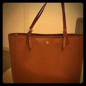 Tory Burch Large Tote in Light Umber color